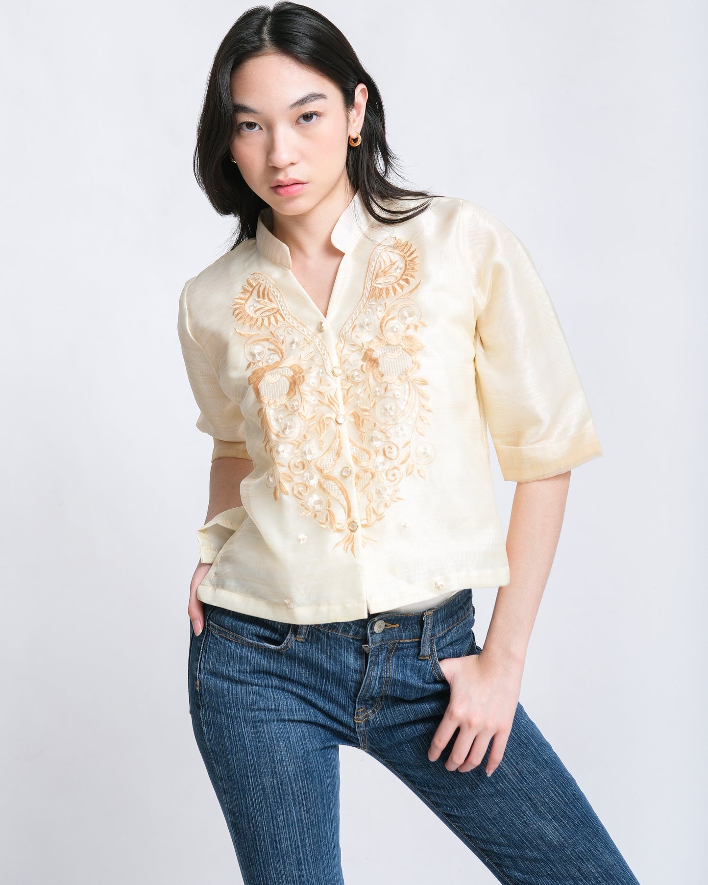 Introducing the Clara barong - the perfect blend of minimalist design and elegance. With its relaxed fit and understated sleeves, this piece is effortlessly stylish. Crafted from fine organza and beautifully embroidered, it looks polished no matter how you wear it - even if you just throw it on.