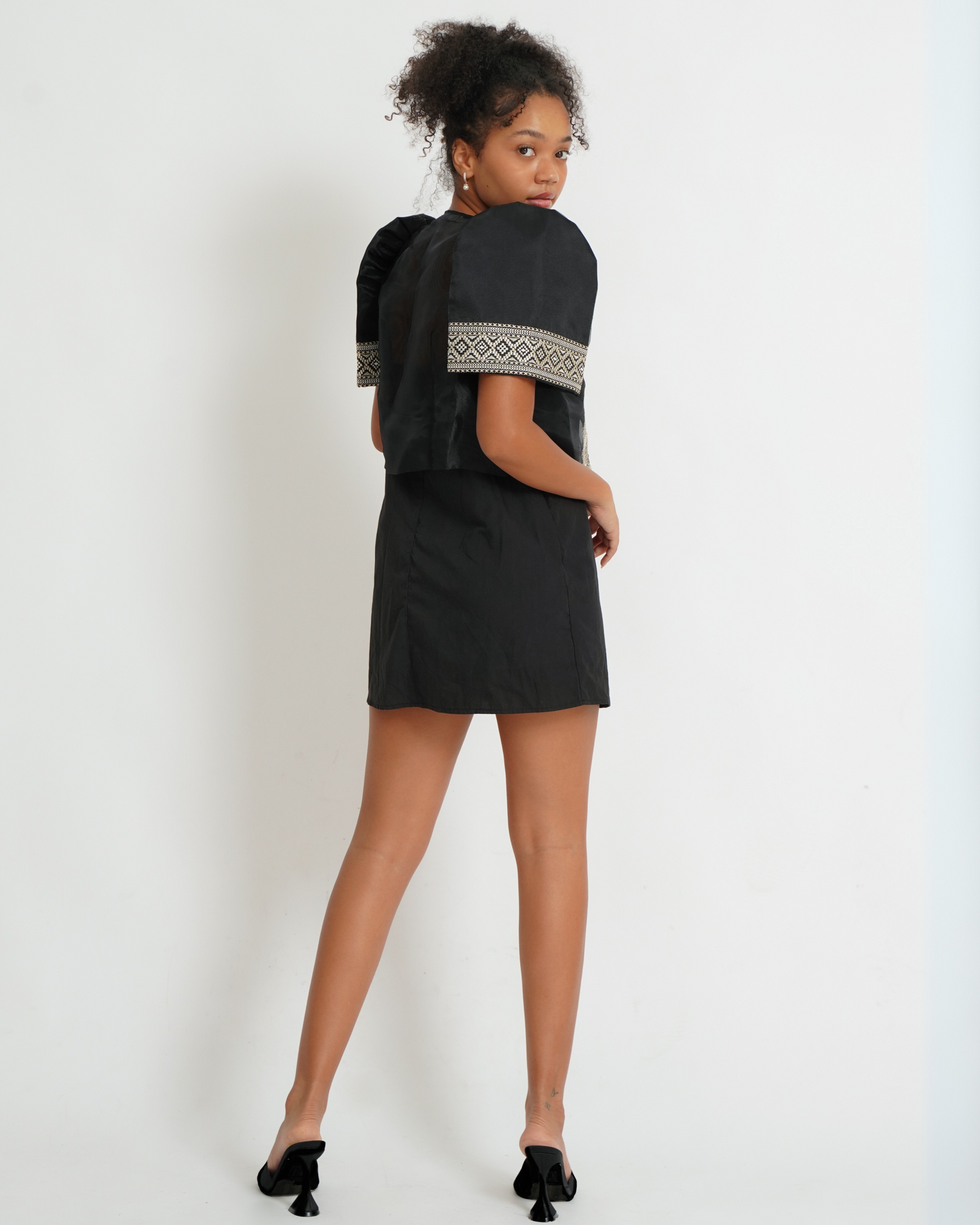 Lara Bolero (Sunrise)